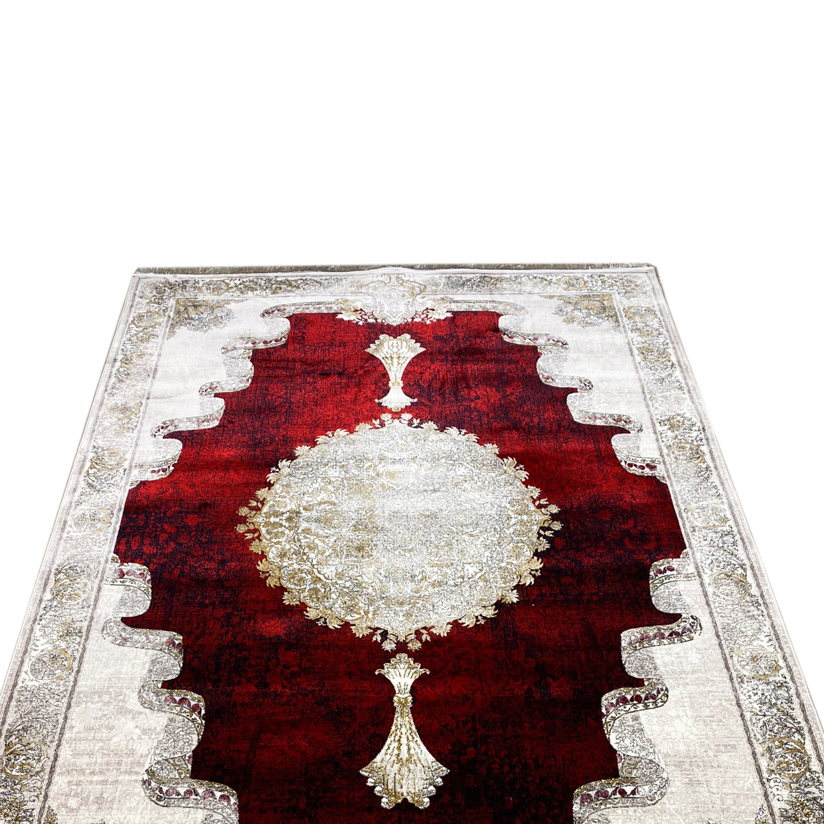 Rug 170x240 cm: red patterned field with a white and gold medallion and playful corner ornaments.