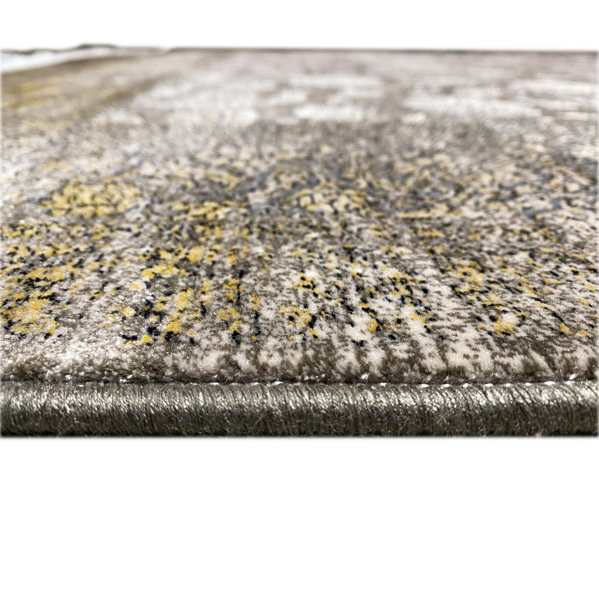 “Eternal Autumn” rug 170x240 cm, detail of the edge with fringe and a silvery floral pattern