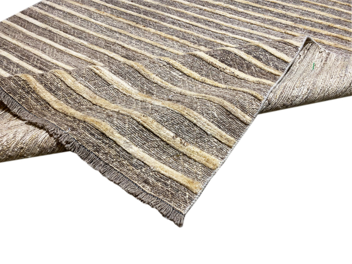 Kelim-Teppich Ecke mit Fransen, gestreifter Flor in Grau, Beige und Gelb