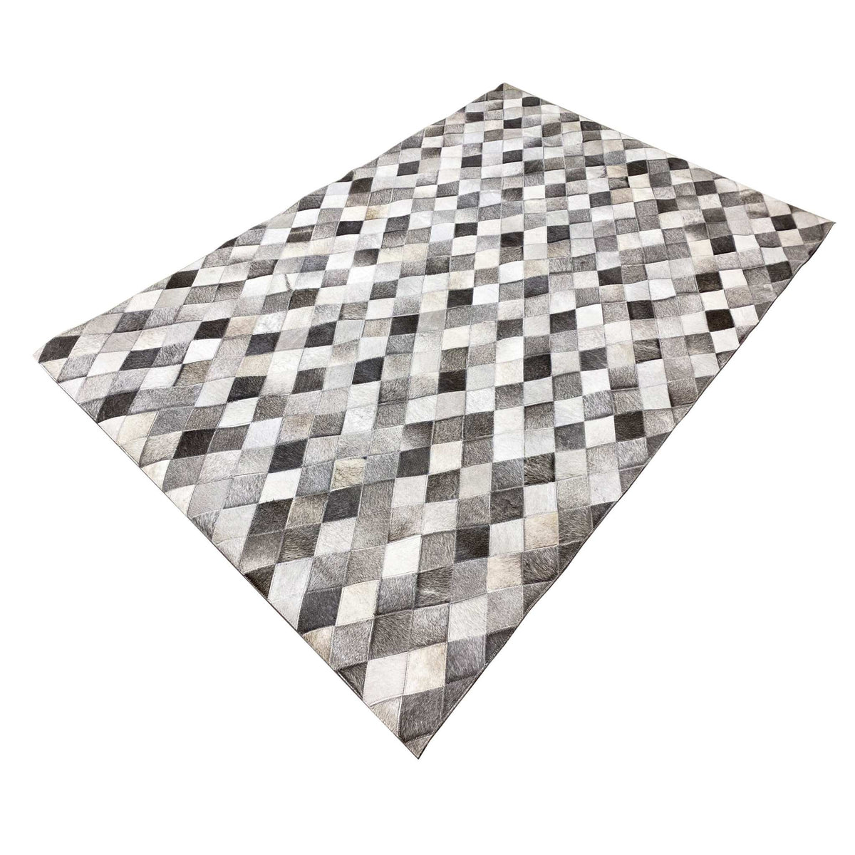 Diamond-cut rug with a diamond pattern made of calfskin, black-gray-white
