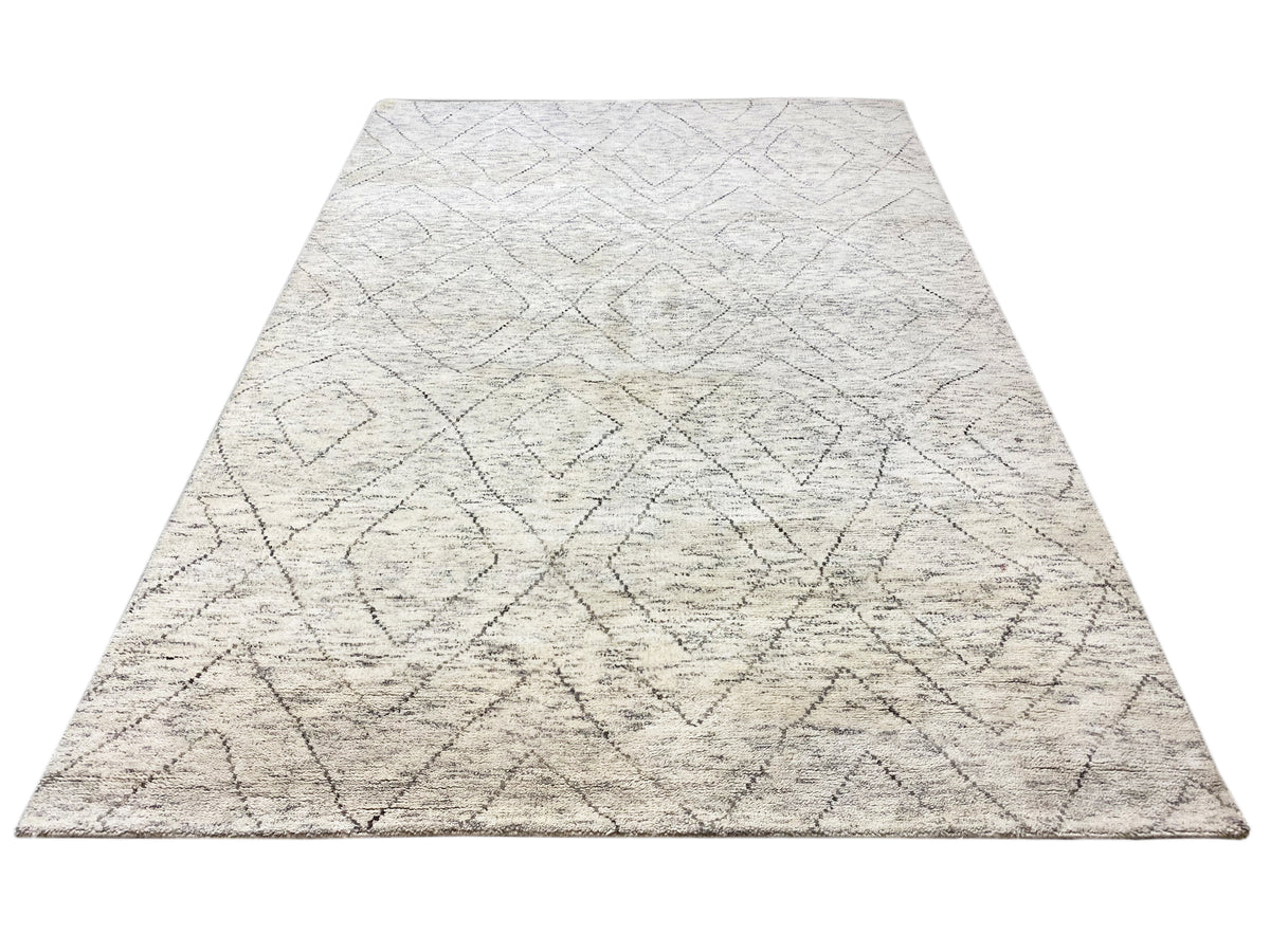 Berber rug, triangular cutout, light beige with dark gray diamond lines, flat-weave