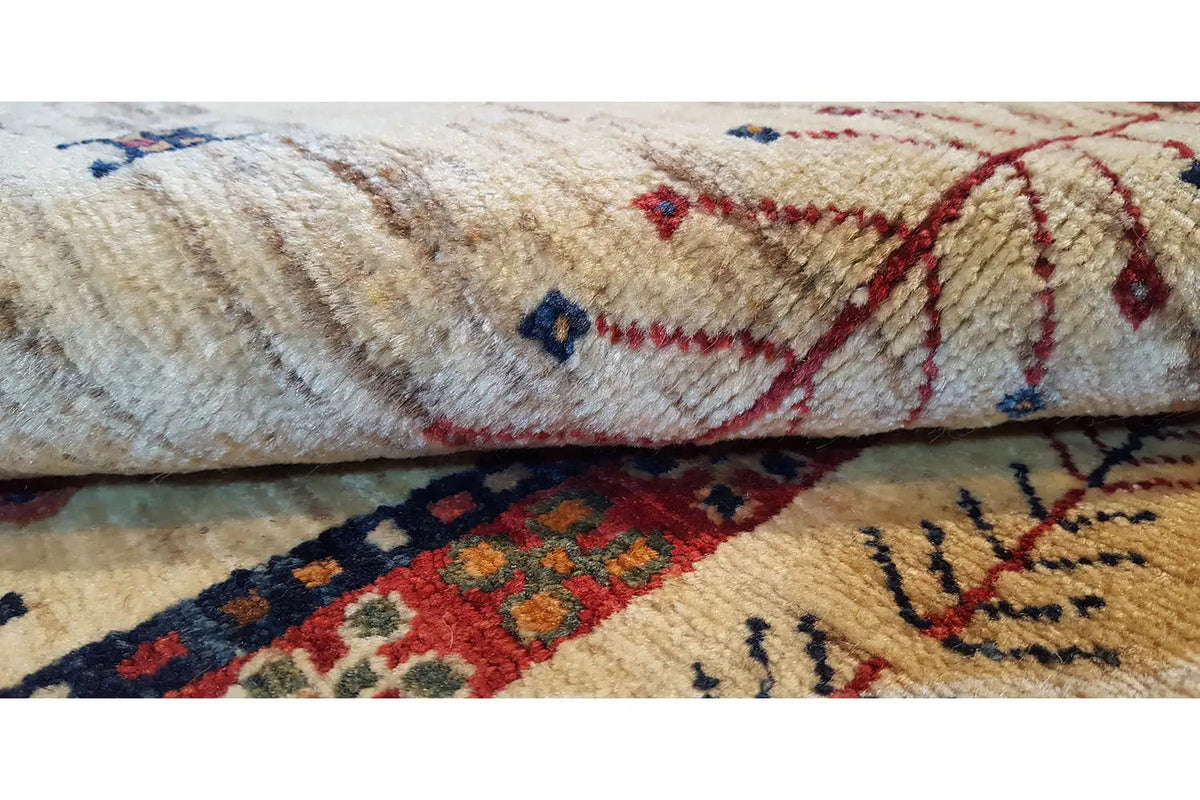 Oriental rug: cream-colored surface with red and blue patterns, close-up of the selvedge