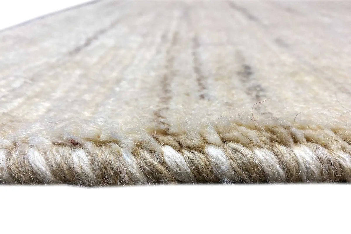 Gabbeh rug: beige pile with short fringes along the edge