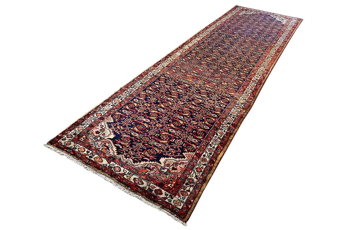 Oriental rug runner, diagonal, dark blue-red pattern with a beige border band and uniform edging.