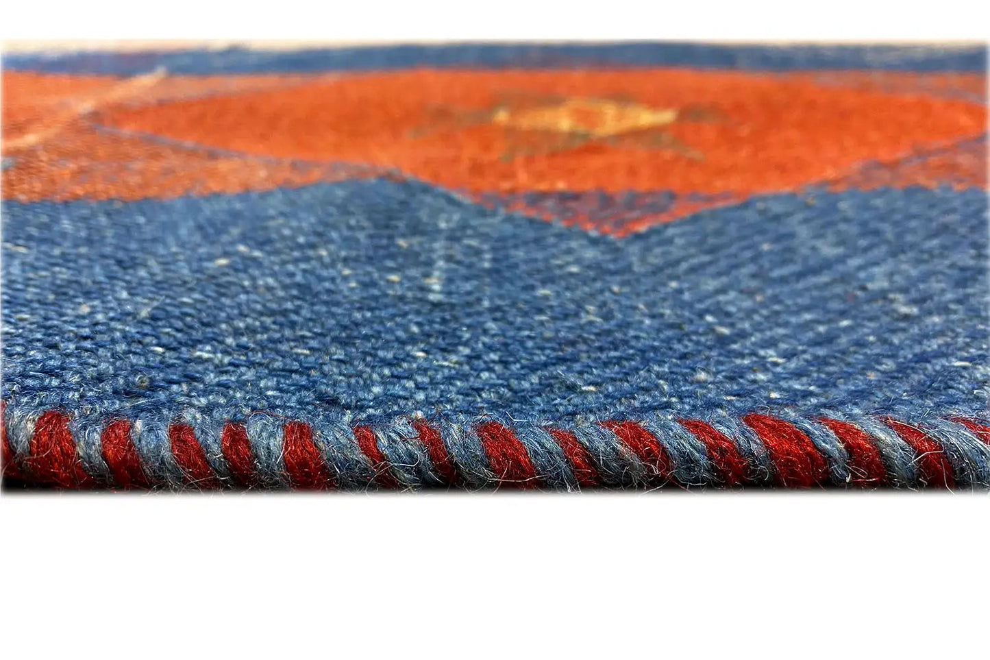 Jajim Exclusive rug 191x254 cm: Detail of the edge with fringes, blue and orange pattern