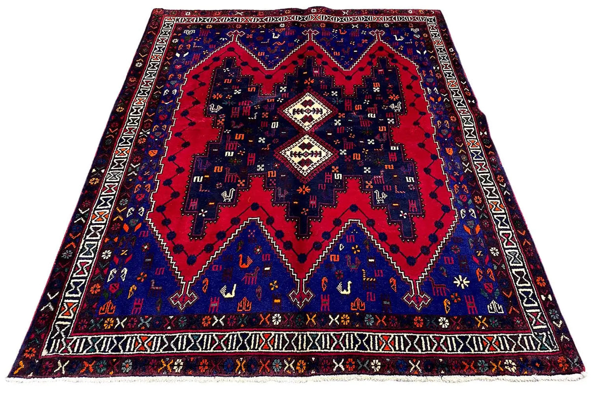 Rug from above: large red pattern in the center on dark blue