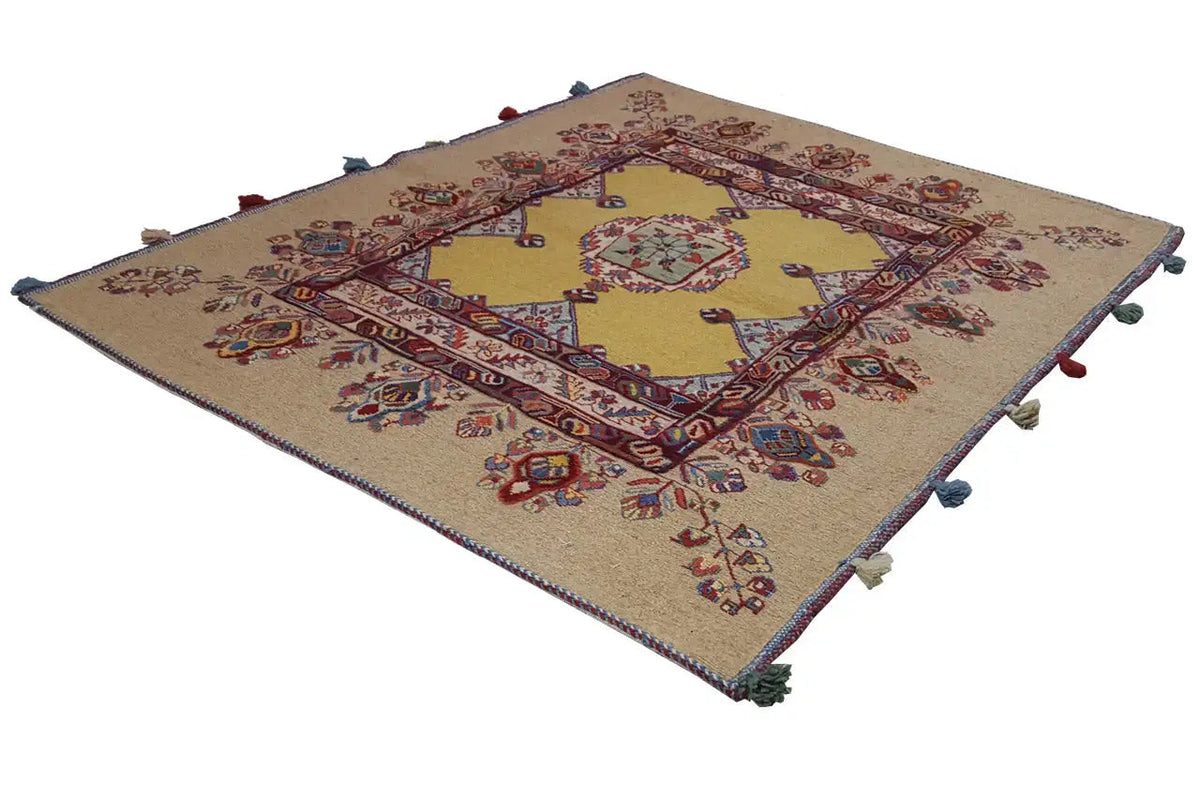Soumak rug 120x100 cm with a beige background, medallion pattern, and tassels at the corners
