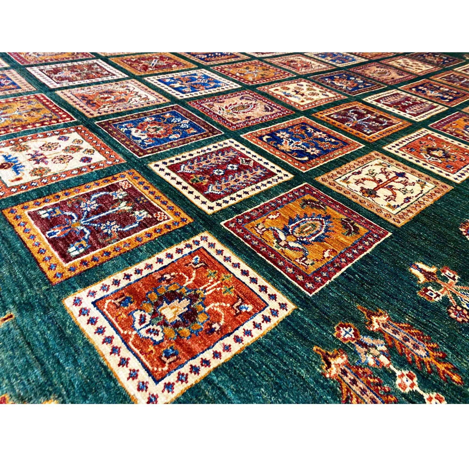 Handgeknüpfter Khorjin Teppich - Grüne & Mehrfarbige Quadrate, 239x173 cm - German Carpet Shop