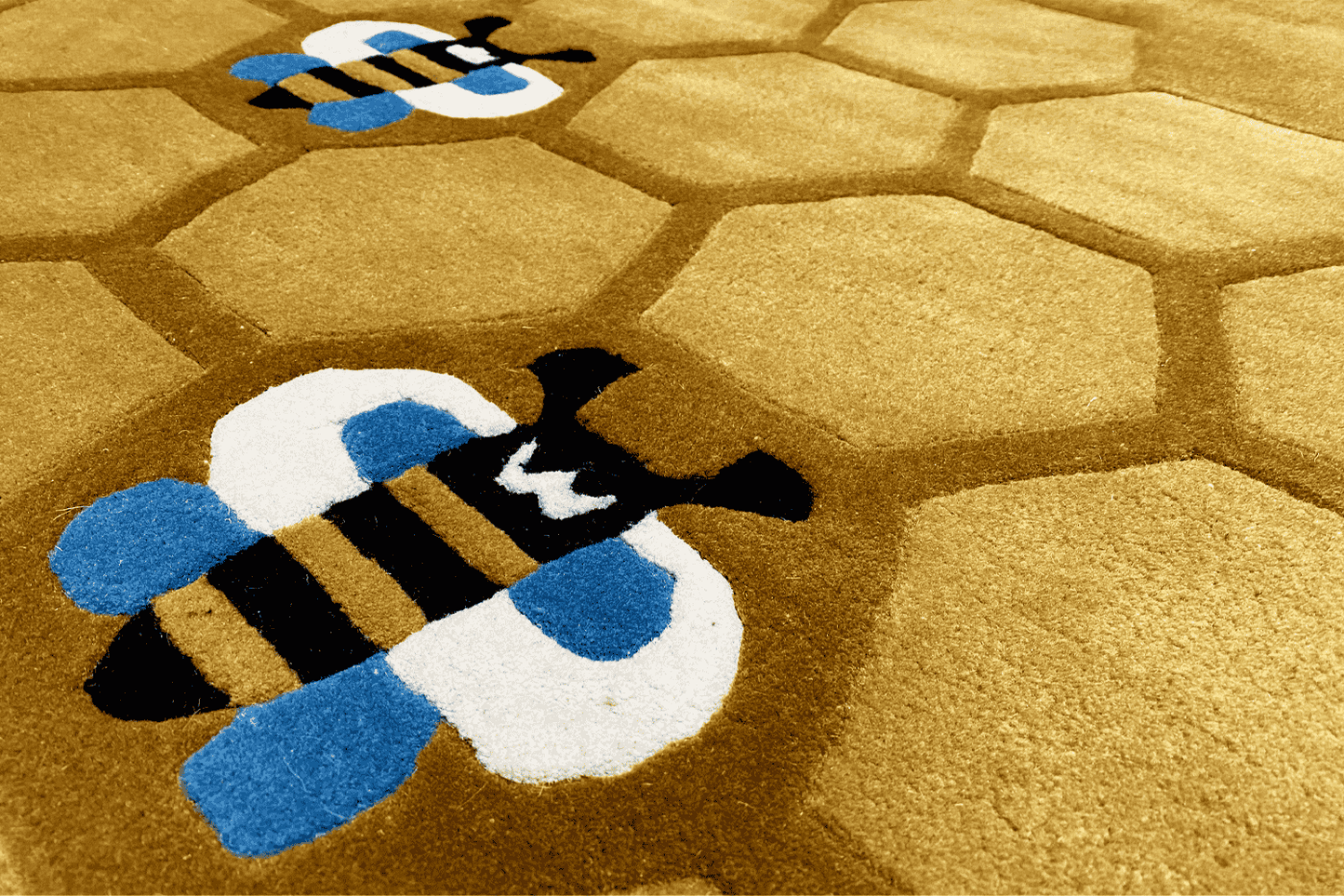 Runder Bienenwaben-Teppich für Kinder - Handgetuftet, 150x150cm (4.9x4.9ft) - German Carpet Shop