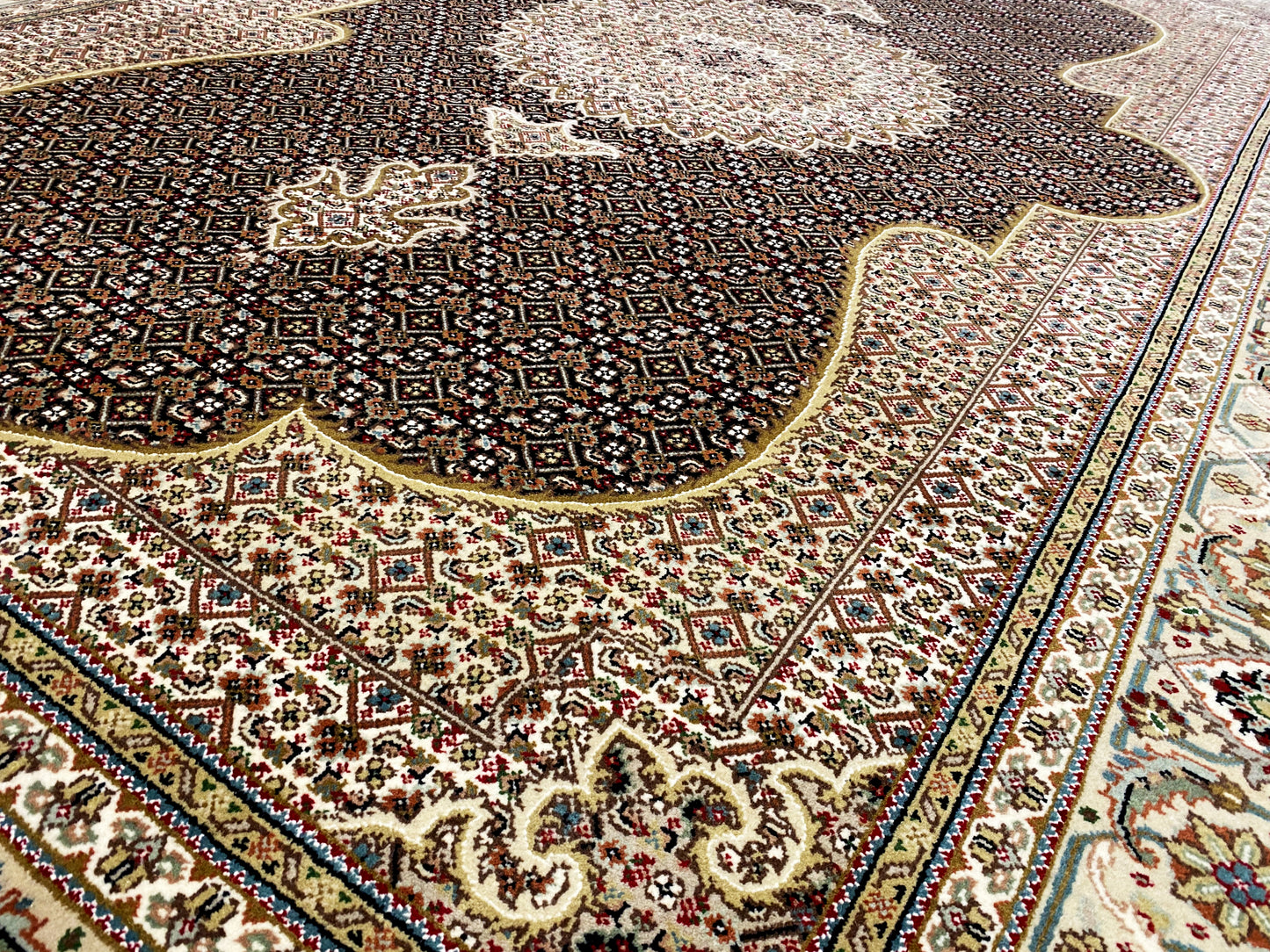 Indo Tabriz Rug - 298x198 cm