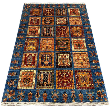 Khorjin Teppich - Blaues Feld mit geometrischen Mustern, 168x106 cm - German Carpet Shop