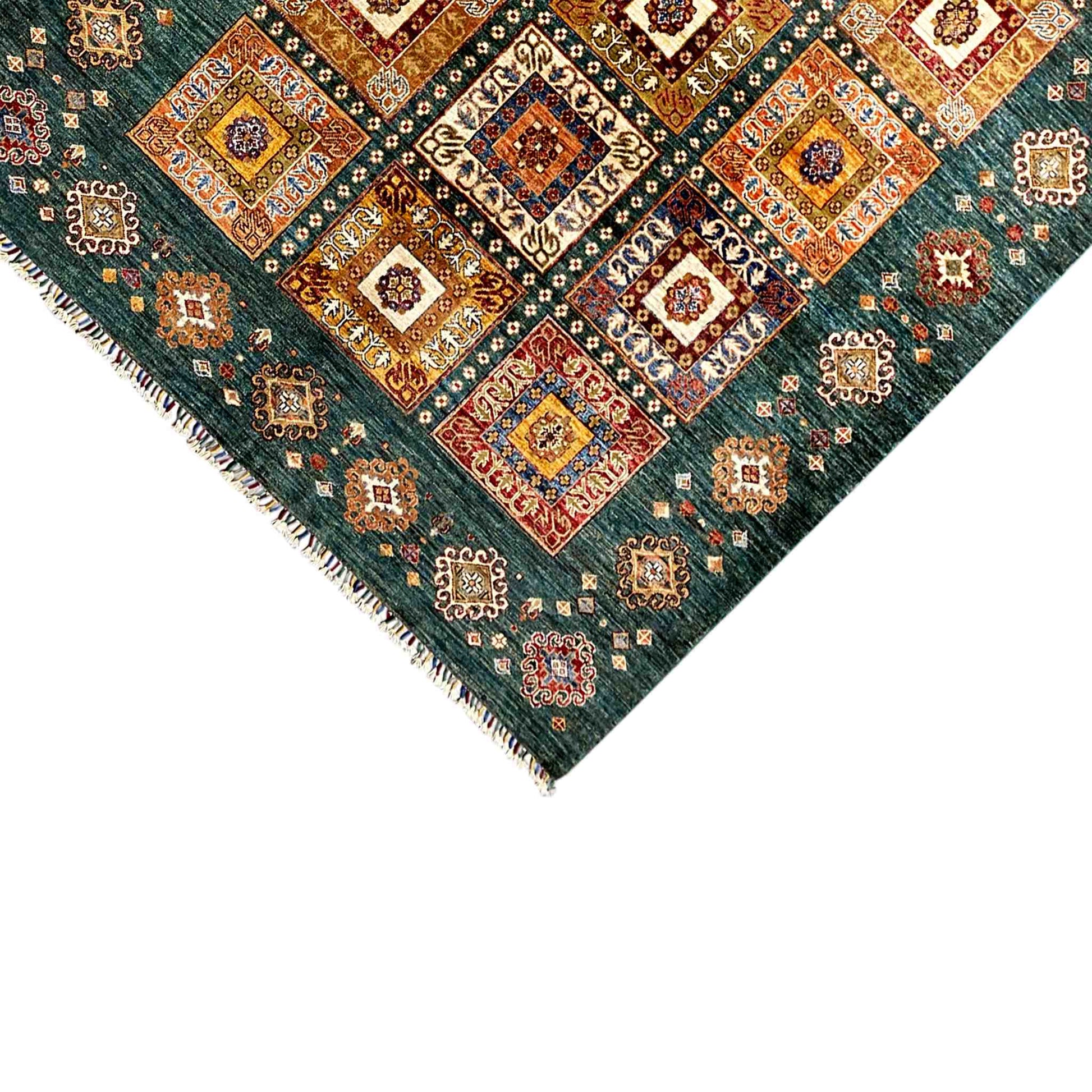 Khorjin-Teppich - Blaugrünes geometrisches Design & rustikale Eleganz, 229x176 cm - German Carpet Shop