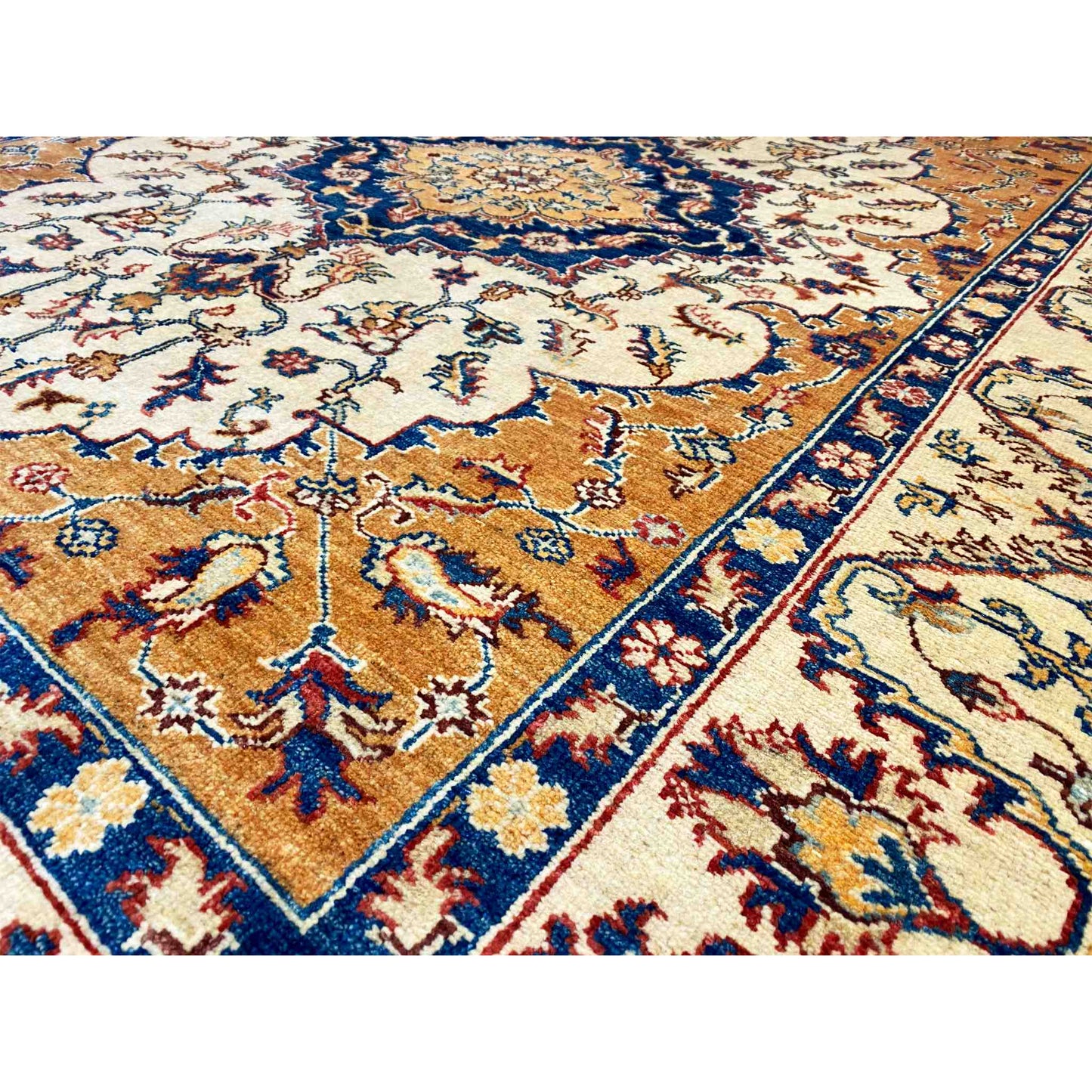 Khorjin-Teppich - Medaillon- und Blumendesign, 208x152 cm - German Carpet Shop