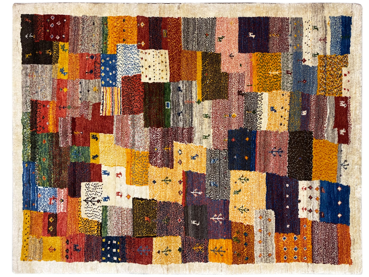 Gabbeh Luri-Teppich 145x105 cm mit buntem Patchwork und hellen Akzenten am Rand