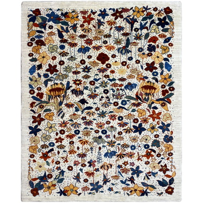 Rechteckiger Gabbeh-Luri-Teppich mit mehrfarbigem Blumenmuster auf hellem Grund