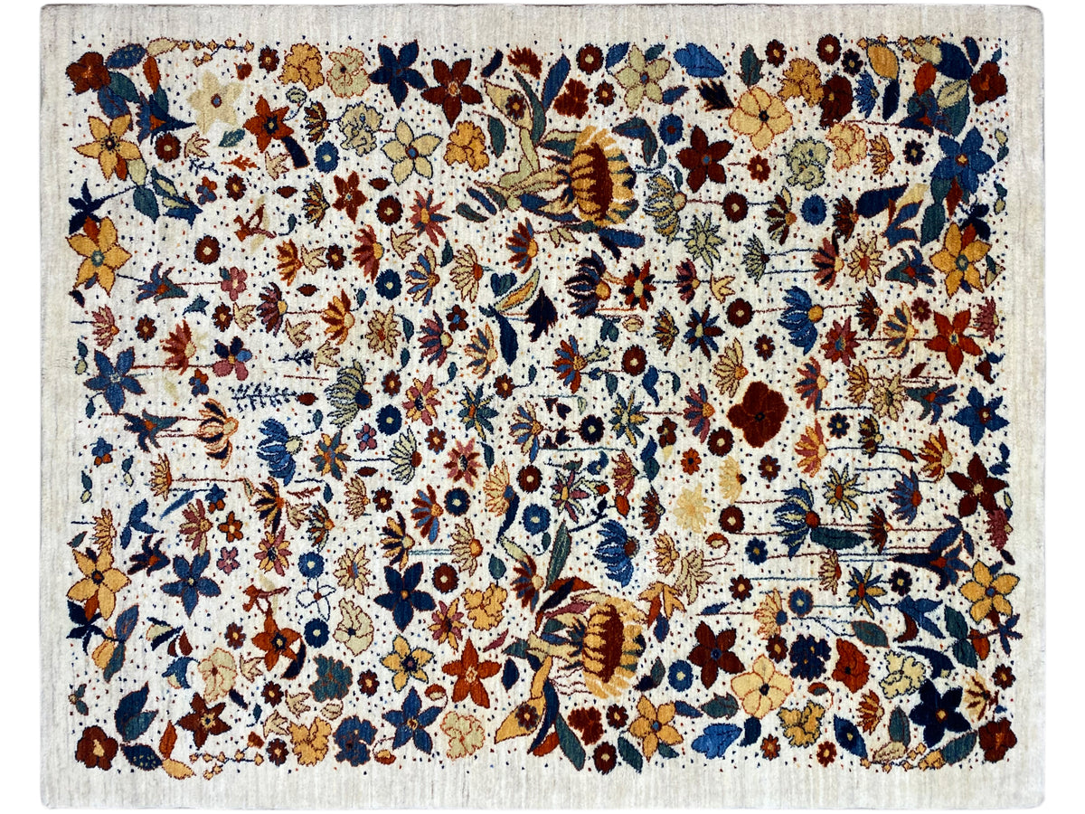 Rechteckiger Teppich mit dichtem mehrfarbigem Blumen- und Ornamente-Motiv, heller Flor