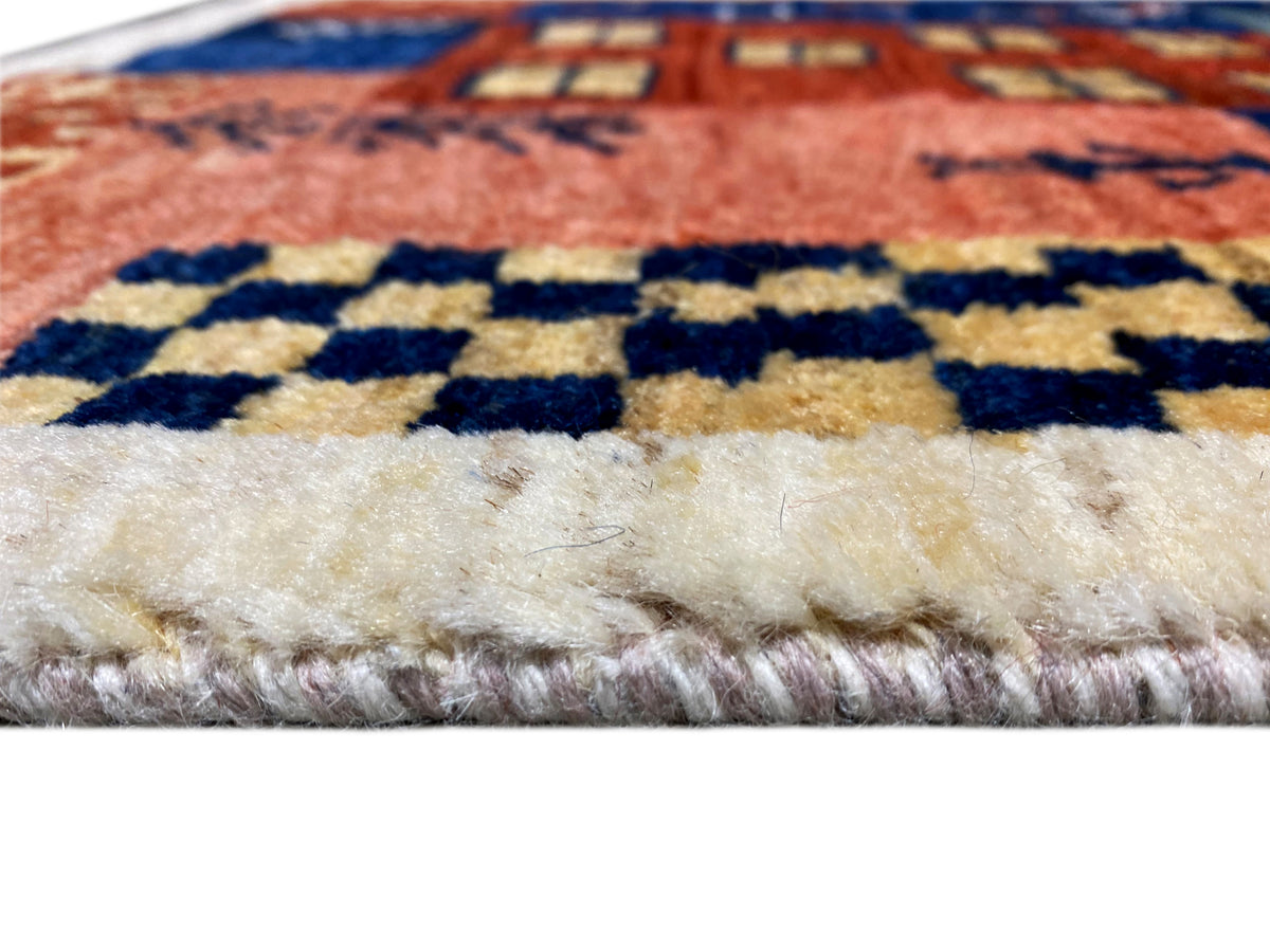 Gabbeh-Luri Teppich 158x86 cm: Nahansicht des Florrands mit cremefarbenem Saum
