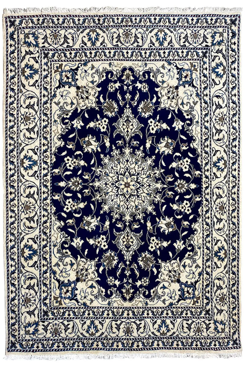 A beautiful nain teppich in Beige and Blue color representing a flower as a medallion. 