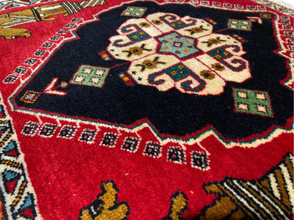 Poshti rug 63x55 cm: close-up of the central medallion with a red and black pattern