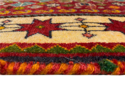 Carpet edge detail: red stars on a beige background, green line and fringe