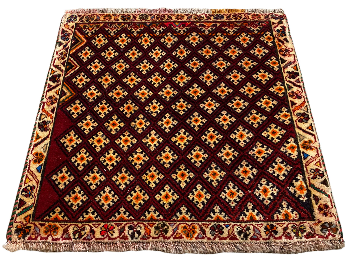 Poshti rug 61x59 cm: dark red rug with a diamond pattern and an all-around fringed edge