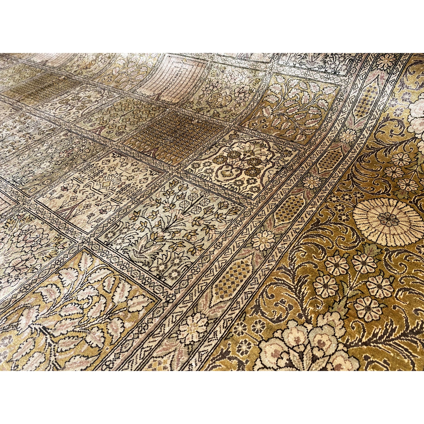 Ghom Carpet 295x194cm