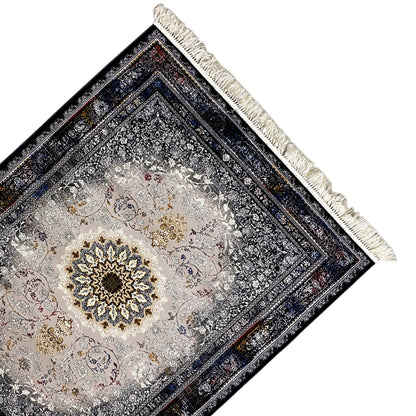 Klassischer Vintage-Teppich mit floralem Muster in Schwarz und Beige, perfekt für den Essbereich