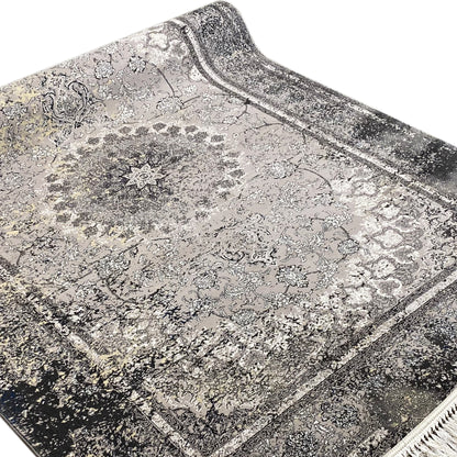 Polypropylen Flächenteppich, aufwendiges Zentral-Medaillon, Grau- und Schwarztöne, eleganter Stil.