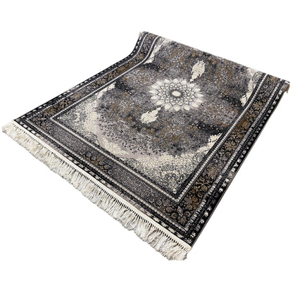 Gewebte teppich, traditioneller Look, Schwarz und Grau, verleiht Home Office Deko Luxus.