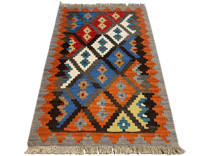 Boho Kelim Teppich 130x82, handversponnene Wolle mit farbigen Akzenten