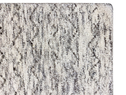 Minimalistischer Berberteppich mit dezenten Ethno-Linien