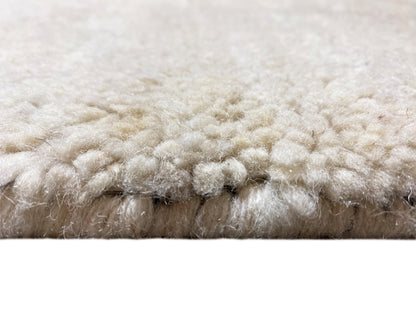 Skandinavischer Berberteppich in Elfenbein handgefertigt aus Wolle