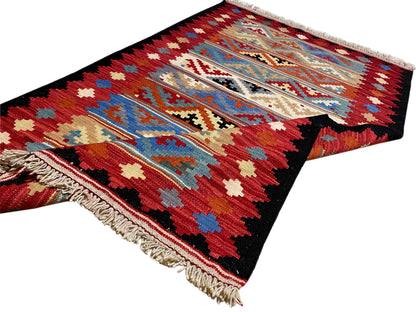 Handgewebter Kelim Teppich rot mit mehrfarbigen Zickzackstreifen