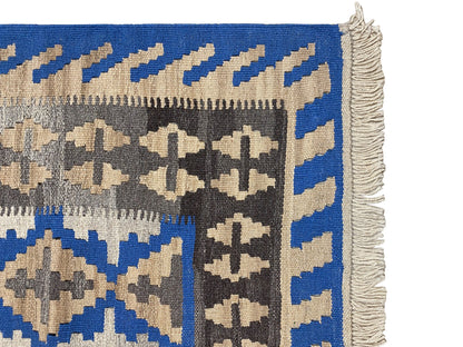 Vintage Kelim Qashqai Teppich aus ungefärbter Wolle für Wohnzimmer und Flur