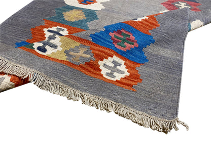 Skandi Boho Teppich in Grau, handgewebter Kelim aus ungefärbter Wolle