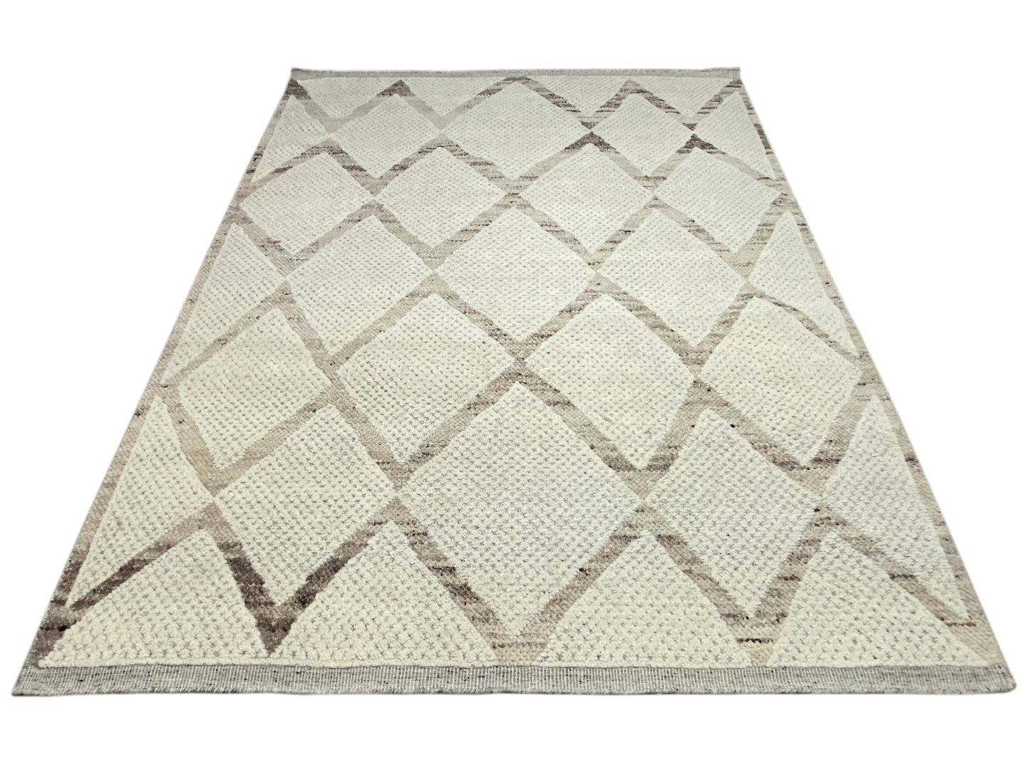 Geometrischer Berberteppich handgefertigt aus Naturwolle