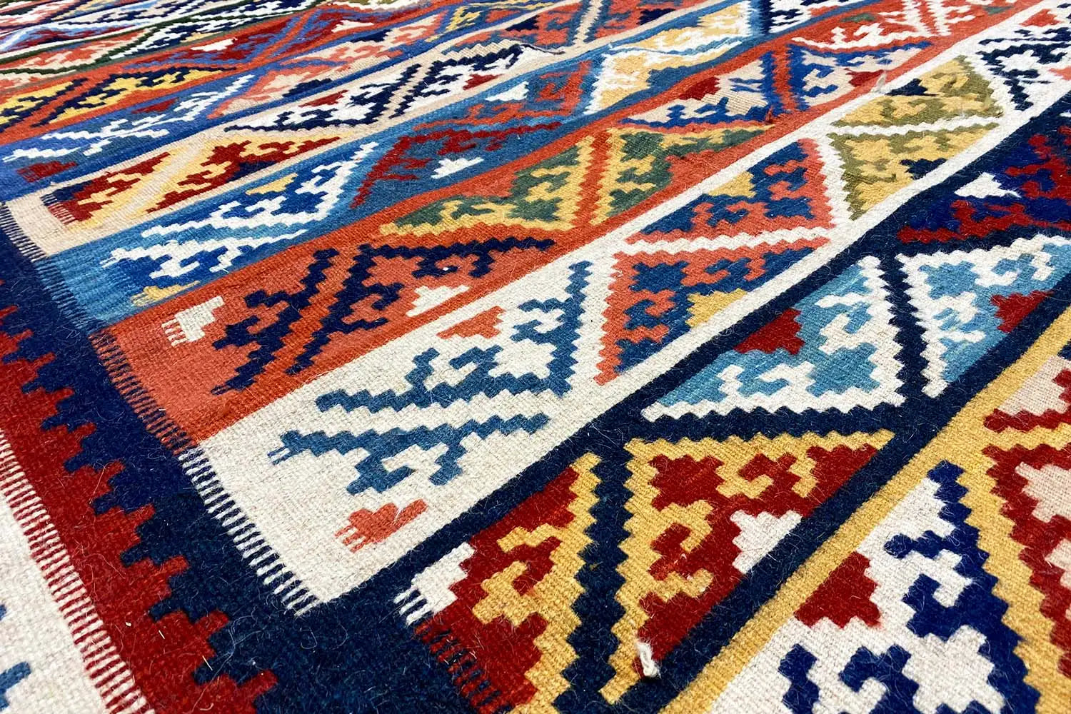  Kilim Qashqai  - 301885 (226x155 cm) - Premium Kelim from German Carpet Shop - Just €350! Shop now at German Carpet Shop