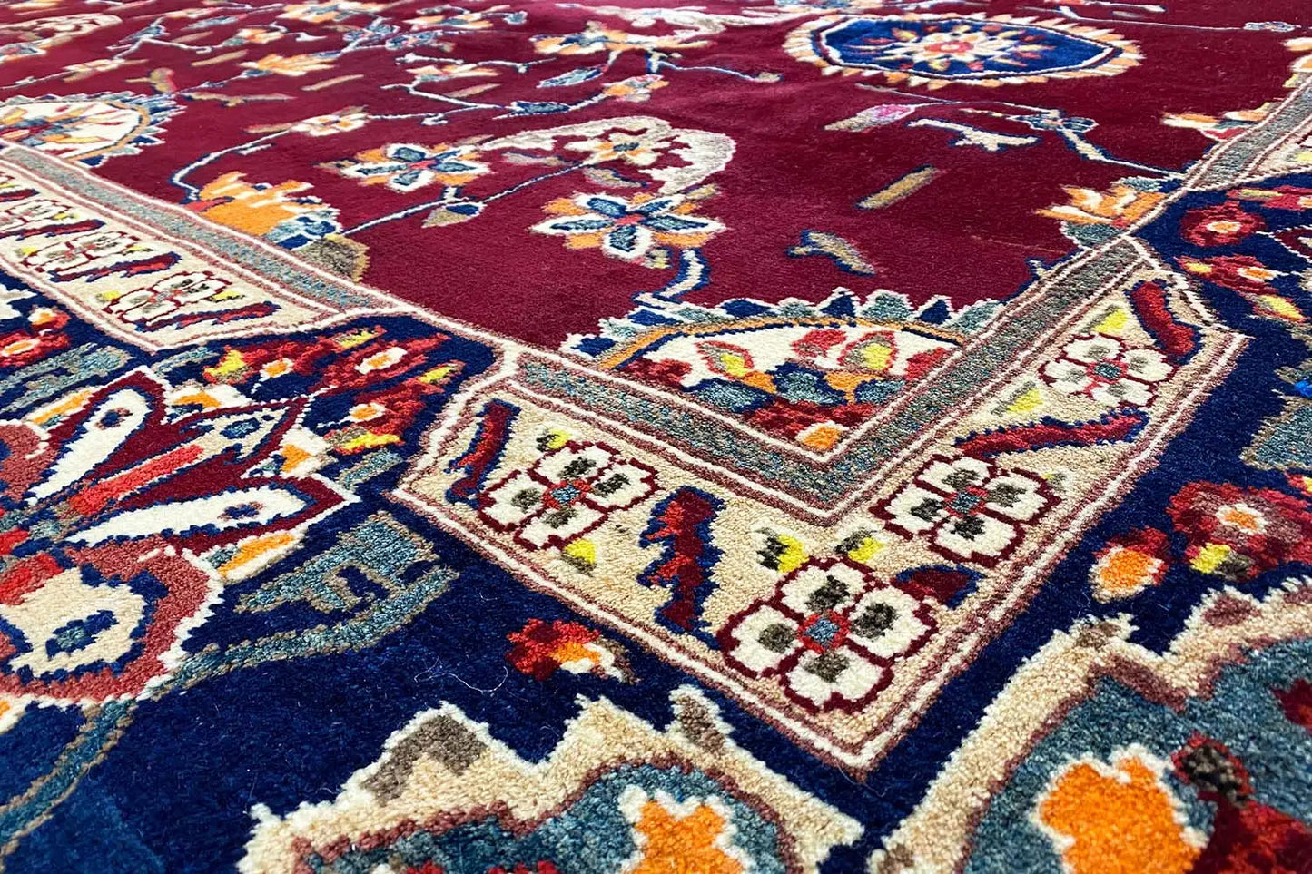Bakhtiari - (339x294cm) - German Carpet Shop