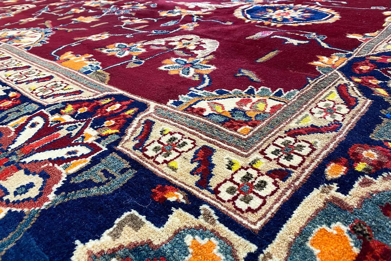 Bakhtiari - (339x294cm) - German Carpet Shop