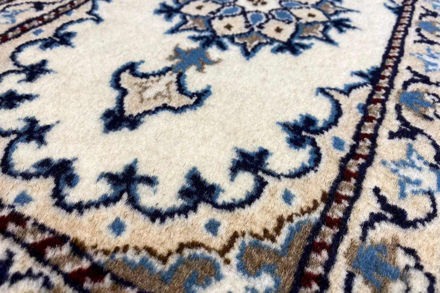  Nain (65x38cm) - Premium Nain Teppiche from German Carpet Shop - Just €49! Shop now at German Carpet Shop