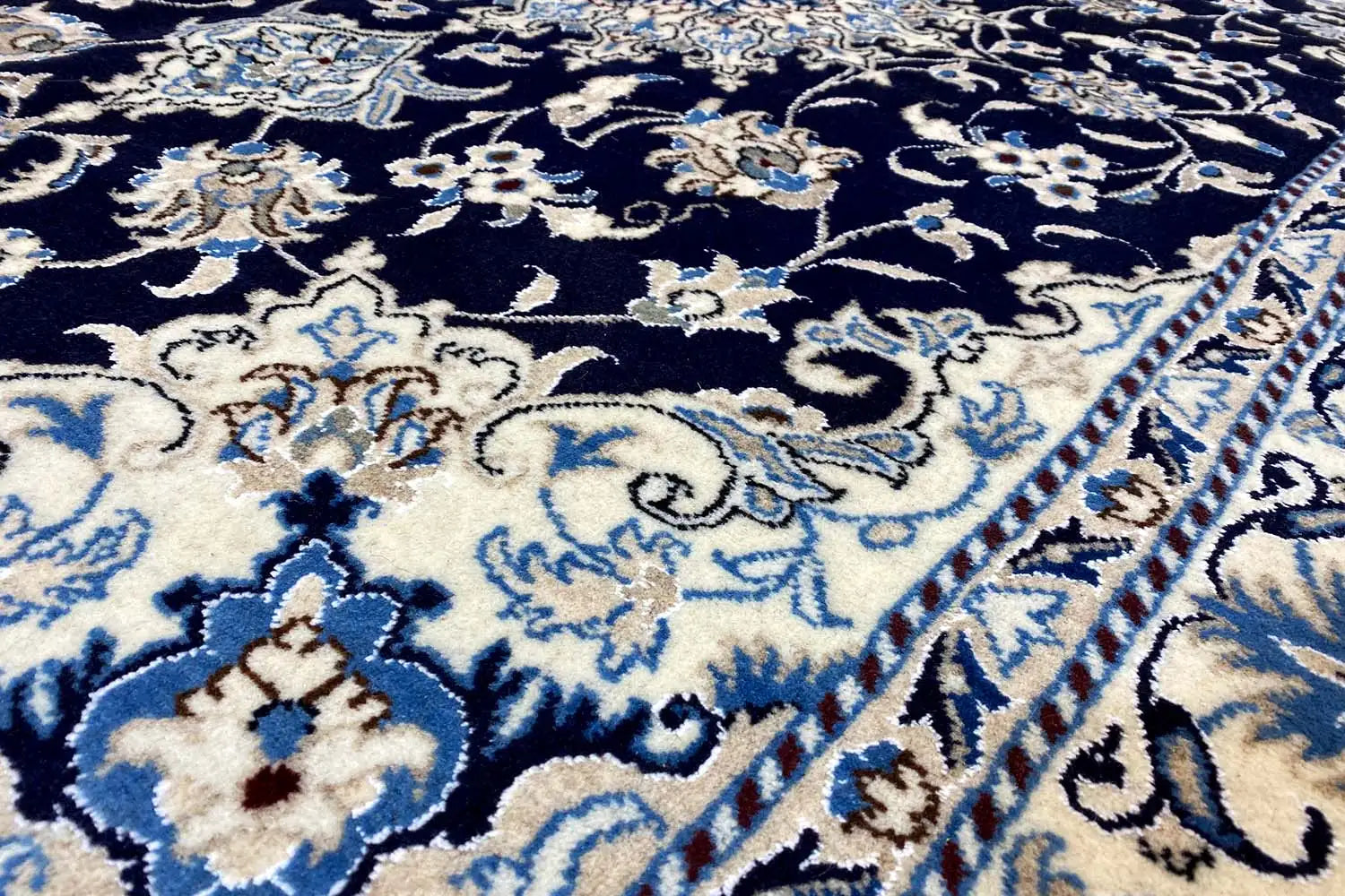 Nain (205x146cm) - German Carpet Shop