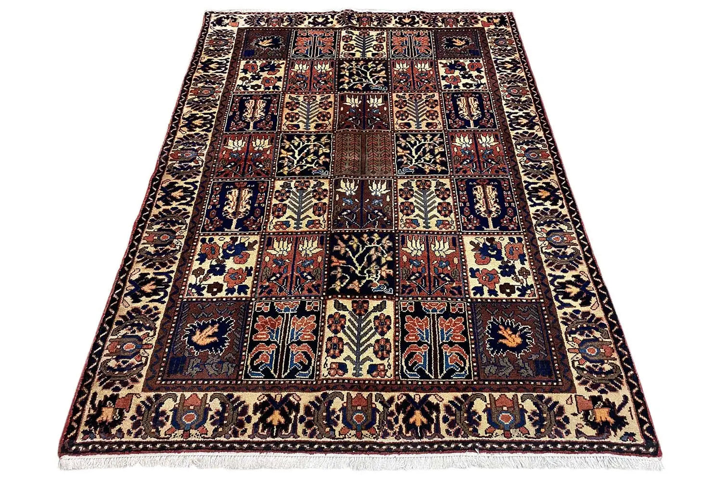 Bakhtiari - (204x142cm) - German Carpet Shop