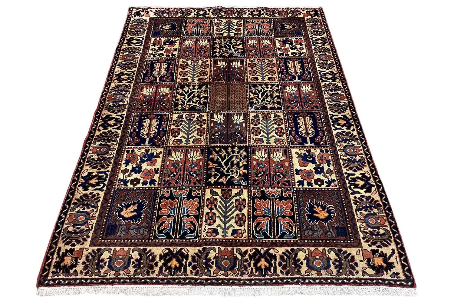 Bakhtiari - (204x142cm) - German Carpet Shop