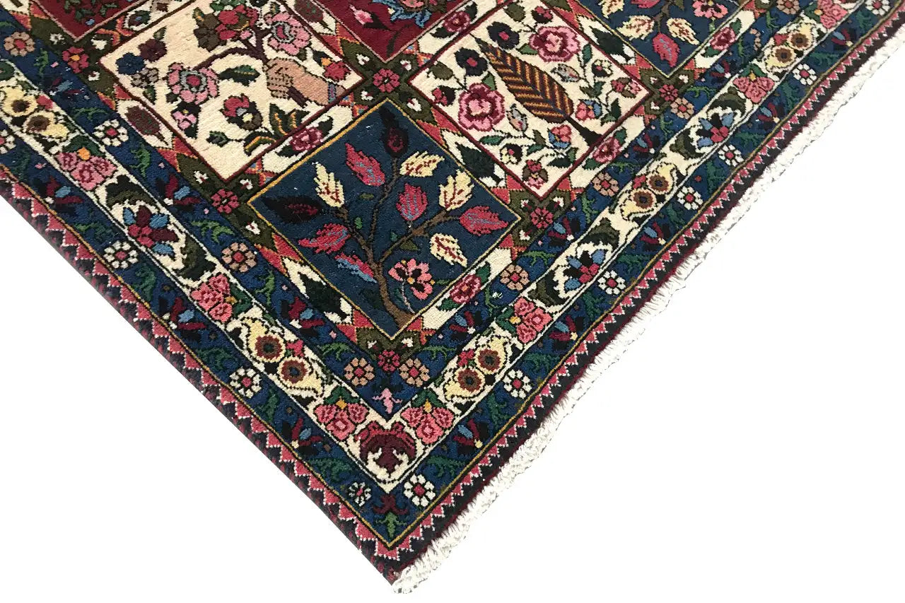 Bakhtiari - (137x102 cm) - German Carpet Shop