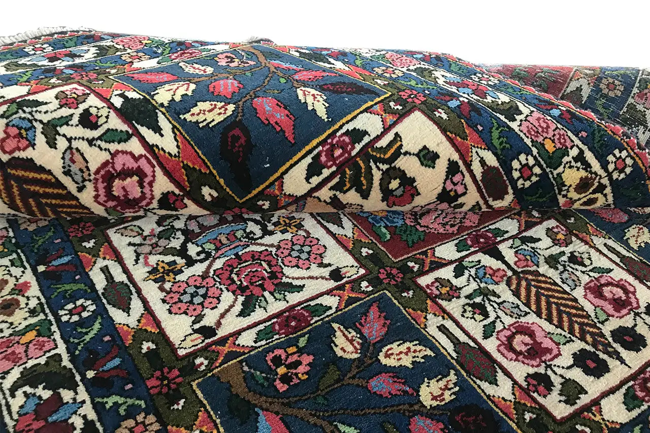 Bakhtiari - (137x102 cm) - German Carpet Shop