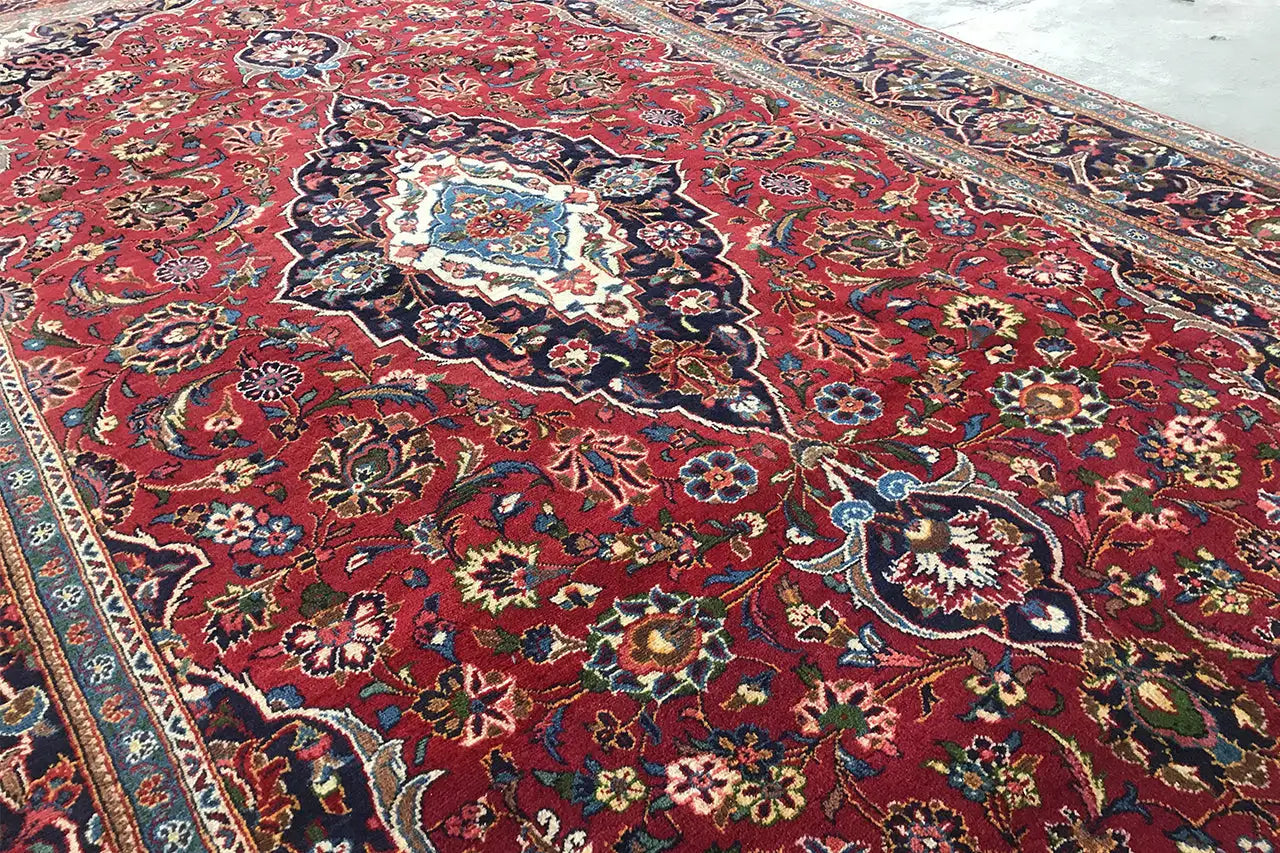 Keshan - Rot (325x197 cm) - German Carpet Shop